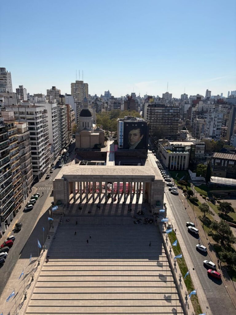 Propileo Monumento a la bandera
