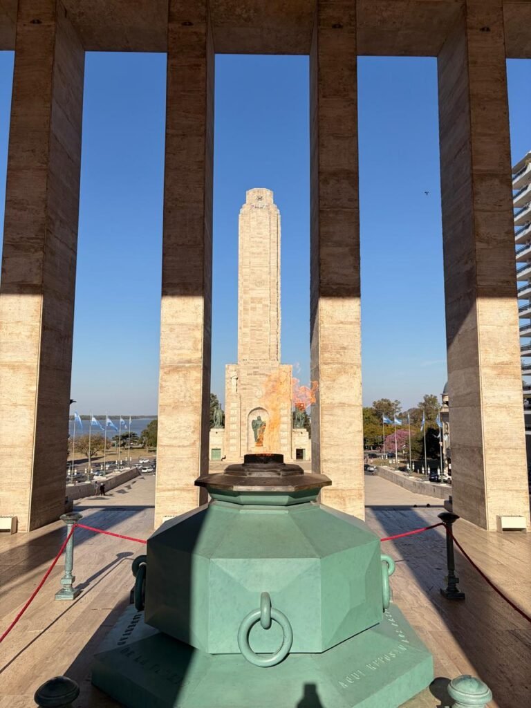 Llama Monumento a la bandera